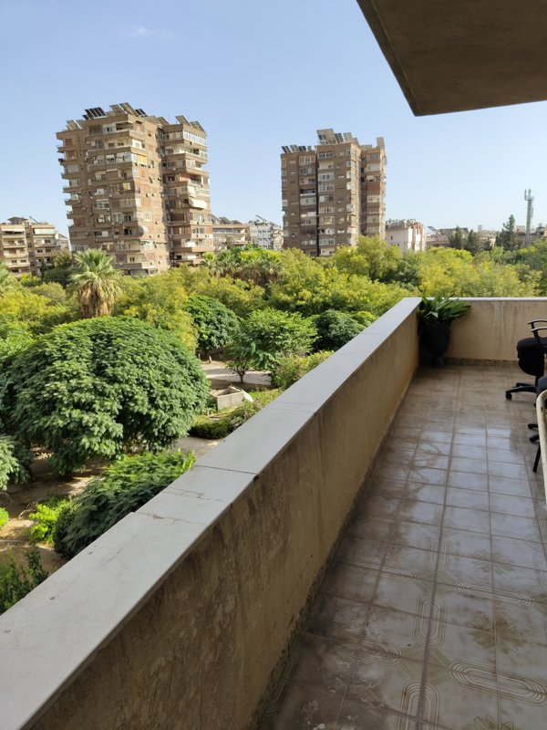 شقة فاخرة مساحة كبيرة اطلالة مفتوحة على الحدائق