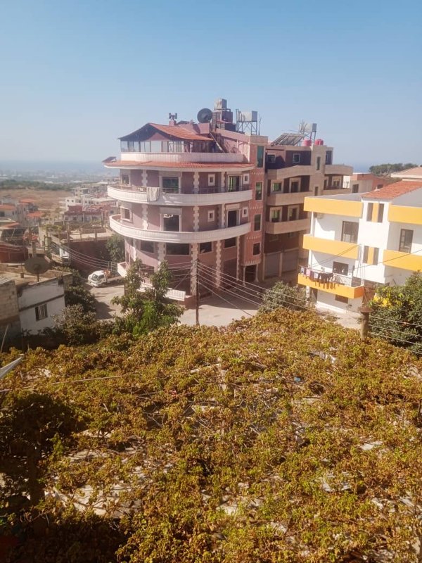 لدينا شقة مناسبة للبيع 