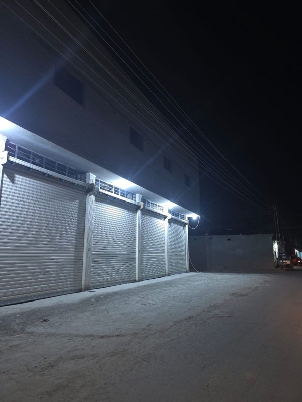 مستودعات للبيع بالطابق الأرضي والطابق الأول. 