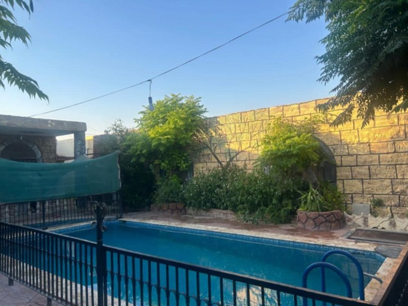 مزرعة للإيجار في ريف دمشق غرفتين نوم وصالون